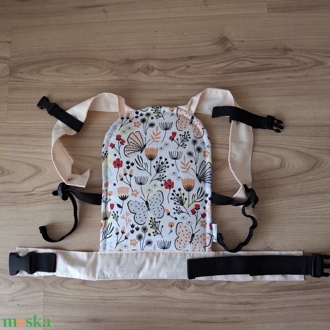 Játék csatos babahordozó, barack lepkés - játék & sport - baba & babaház - babaruha, babakellék - Meska.hu