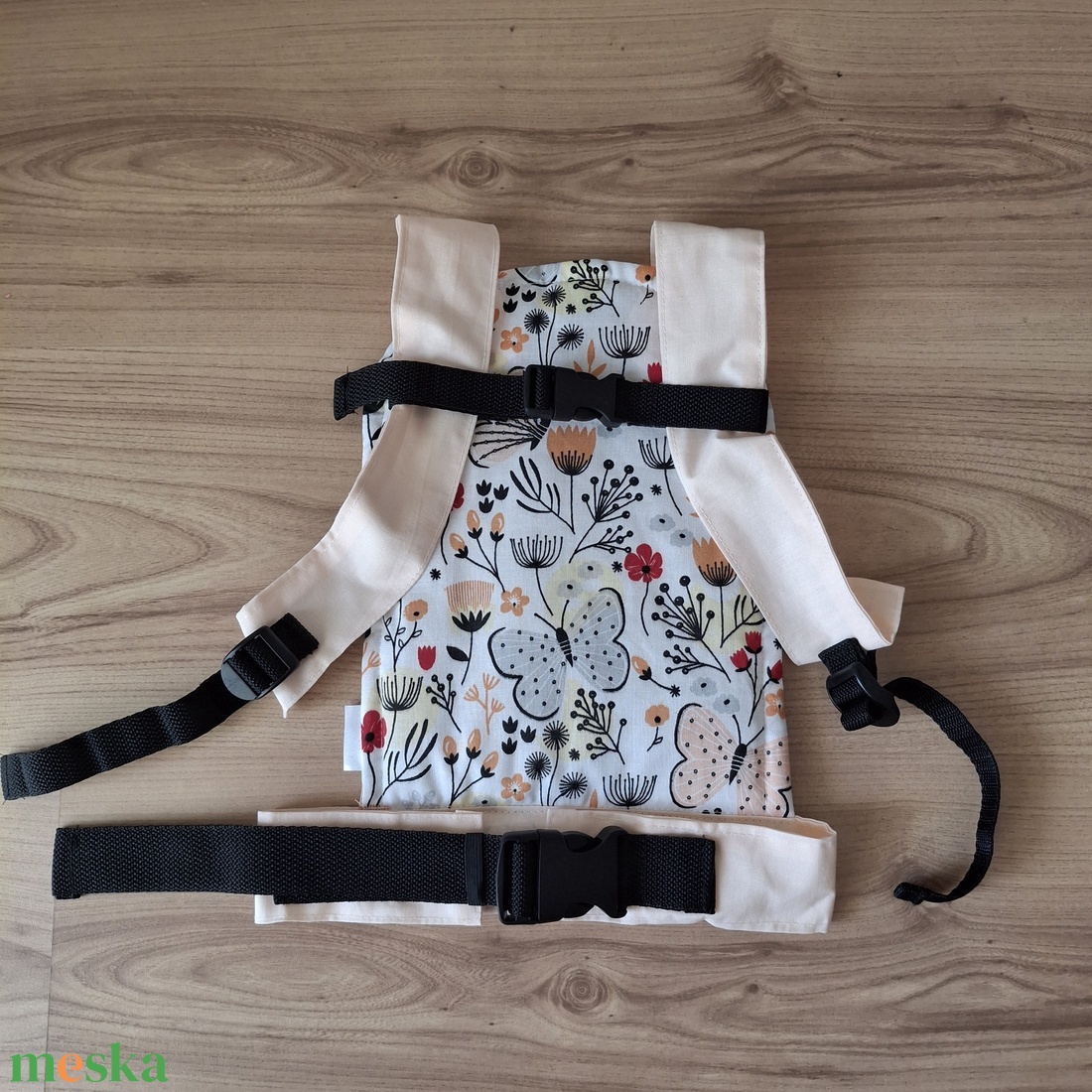 Játék csatos babahordozó, barack lepkés - játék & sport - baba & babaház - babaruha, babakellék - Meska.hu