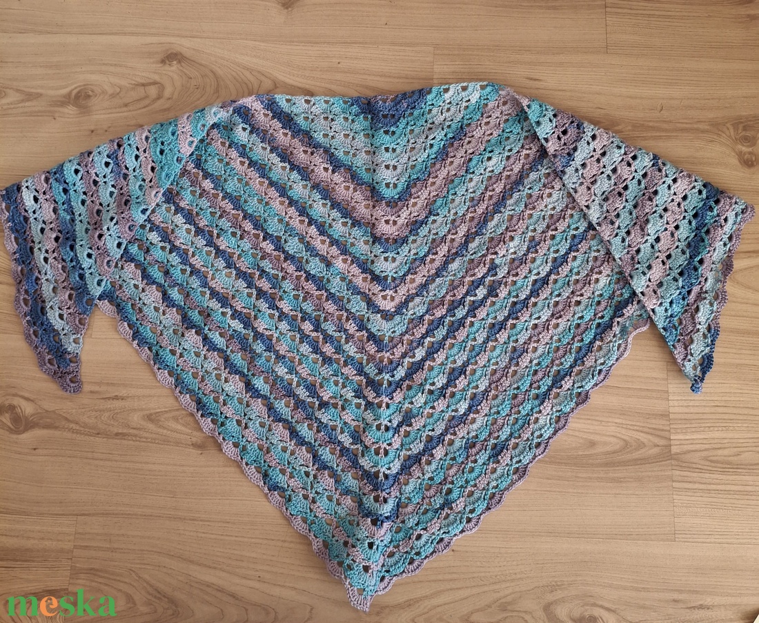 Horgolt vállkendő, lila-kék - ruha & divat - sál, sapka, kendő - kendő - Meska.hu