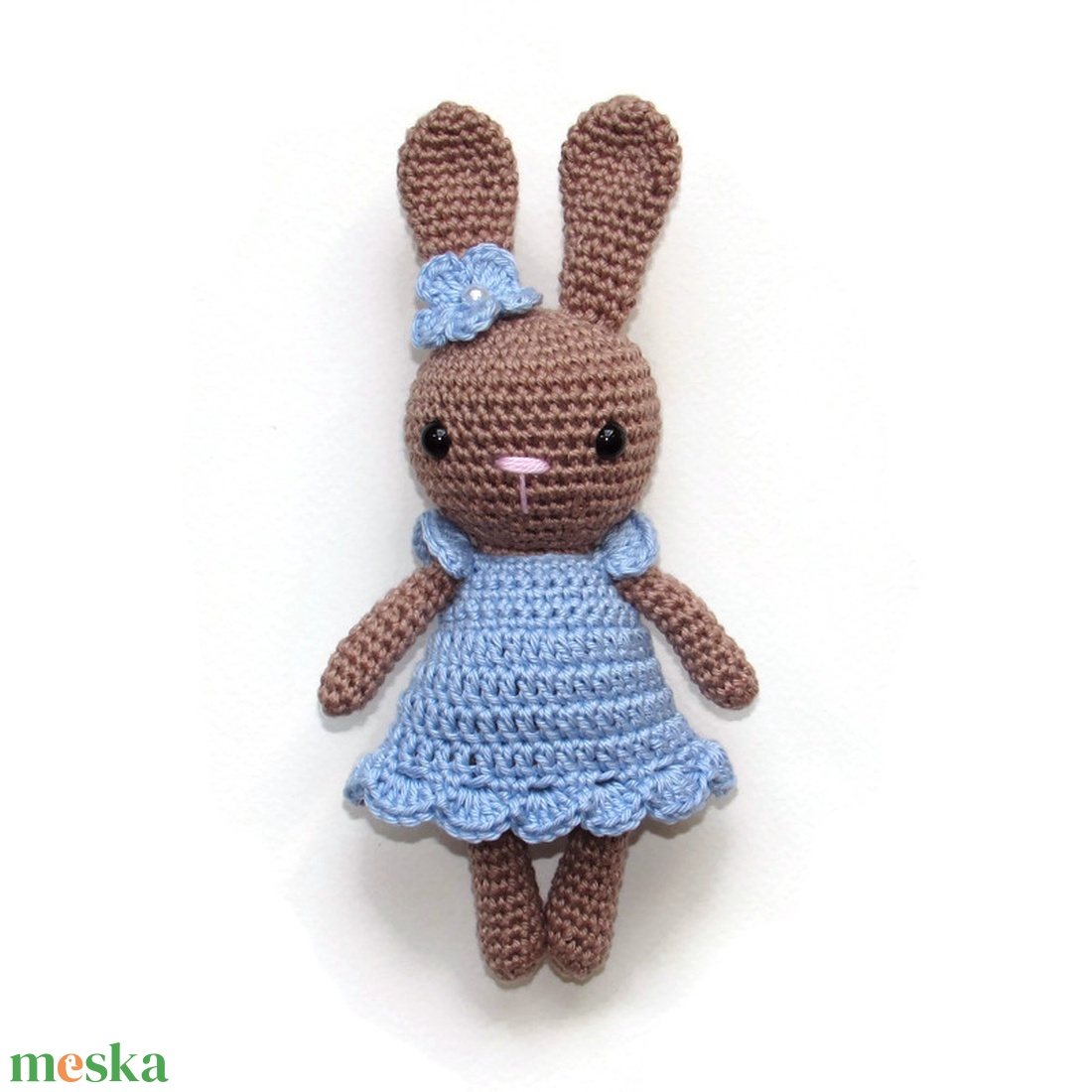 Horgolt barna nyuszilány kék ruhában amigurumi - játék & sport - plüssállat & játékfigura - nyuszi - Meska.hu