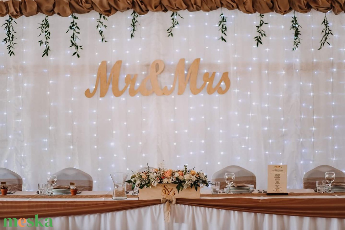 Mr és Mrs esküvői háttér dekoráció - esküvő - dekoráció - helyszíni dekor - Meska.hu