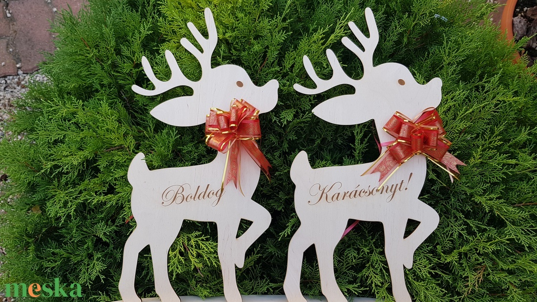 Karácsonyi szarvasok fából, Boldog karácsonyt! felirattal, masnival - karácsony - karácsonyi lakásdekoráció - karácsonyi manók, figurák - Meska.hu