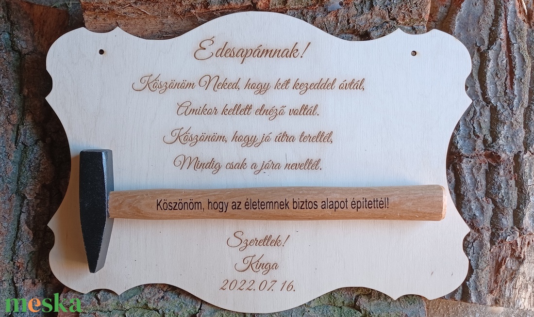 Szülőköszöntő kalapácsos tábla, Gravírozott tábla kalapáccsal édesapáknak - esküvő - emlék & ajándék - szülőköszöntő ajándék - Meska.hu Szülőköszöntő kalapácsos tábla, Gravírozott tábla kalapáccsal édesapáknak - esküvő - emlék & ajándék - szülőköszöntő ajándék - Meska.hu