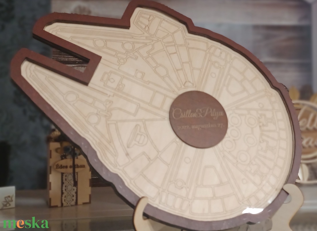Star Wars Esküvői Vendégkönyv fából, droidokkal, Star Wars Millenium Falcon űrhajó vendégkönyv - esküvő - emlék & ajándék - vendégkönyv - Meska.hu Star Wars Esküvői Vendégkönyv fából, droidokkal, Star Wars Millenium Falcon űrhajó vendégkönyv - esküvő - emlék & ajándék - vendégkönyv - Meska.hu