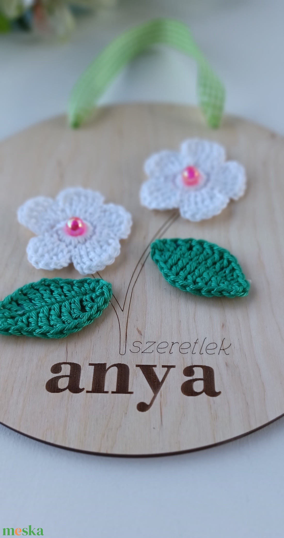 Szeretlek anya feliratú fa tábla kézzel horgolt virágokkal - otthon & életmód - dekoráció - kép & falikép - 3d képek - Meska.hu