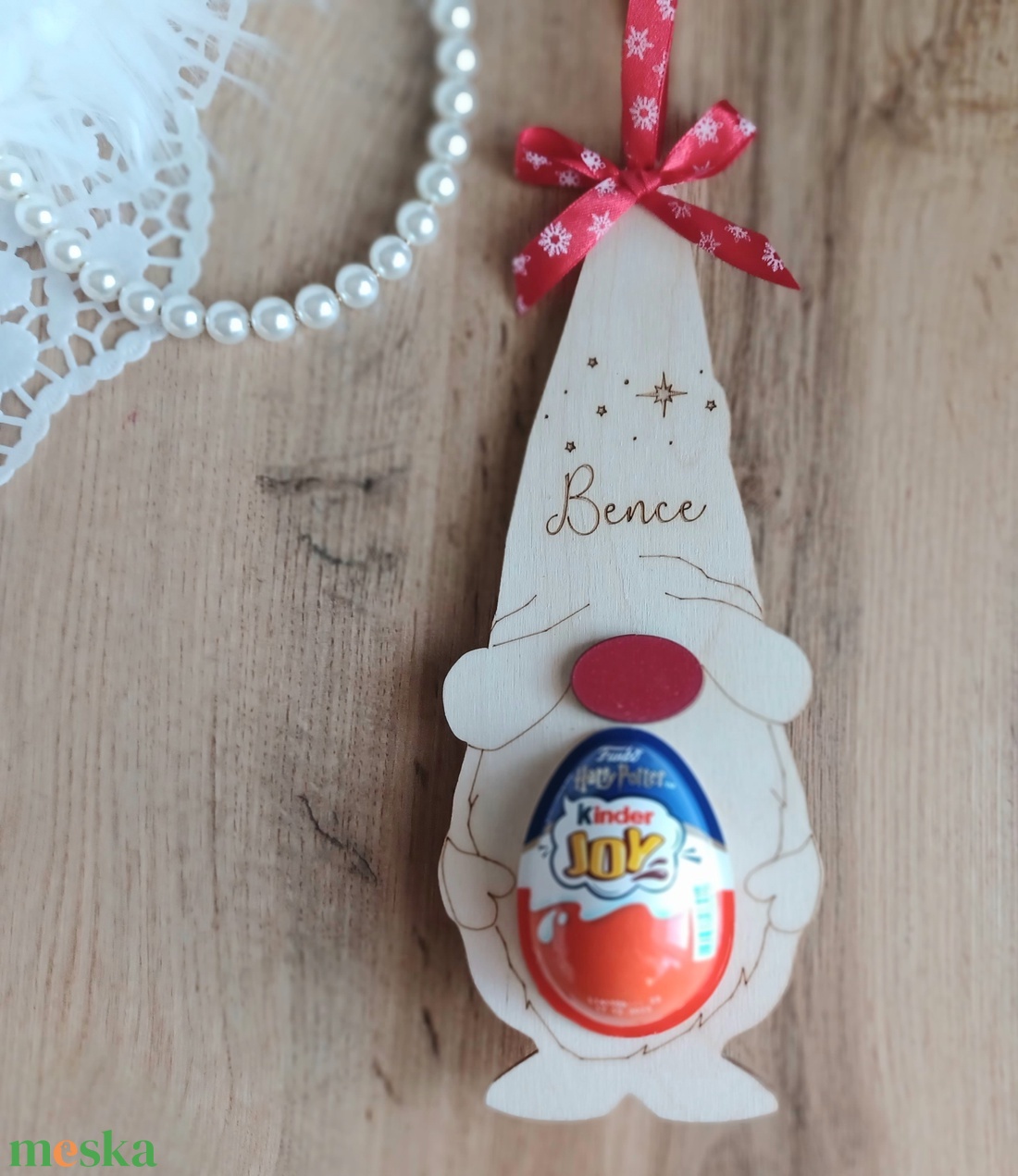Manó karácsonyfadísz, névre szóló, Kinder tojás tartó - karácsony - karácsonyi lakásdekoráció - karácsonyi manók, figurák - Meska.hu