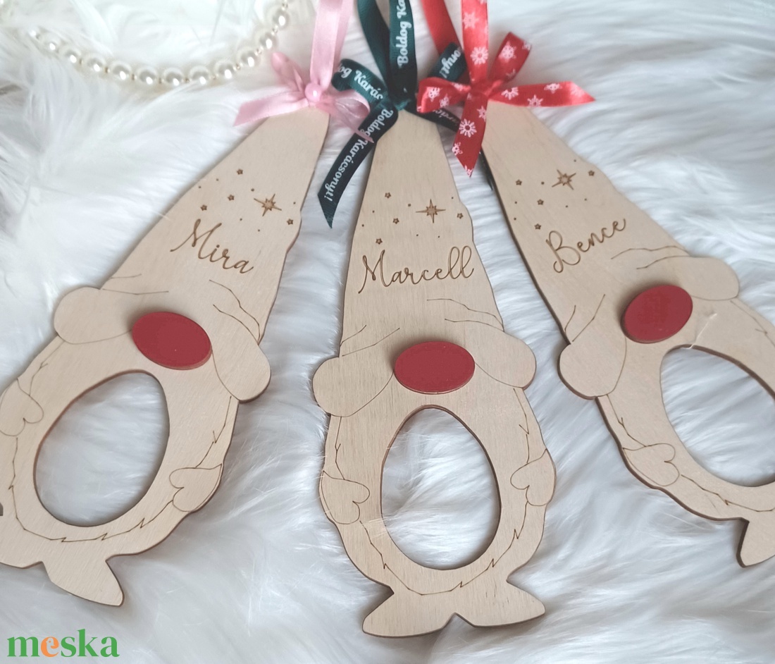 Manó karácsonyfadísz, névre szóló, Kinder tojás tartó - karácsony - karácsonyi lakásdekoráció - karácsonyi manók, figurák - Meska.hu
