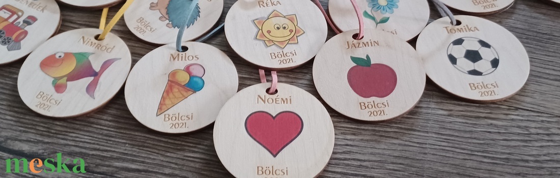 Névre szóló színes ovis-, bölcsis jelek fa korongra - játék & sport - ovis felszerelés - óvodai jelek - Meska.hu Névre szóló színes ovis-, bölcsis jelek fa korongra - játék & sport - ovis felszerelés - óvodai jelek - Meska.hu