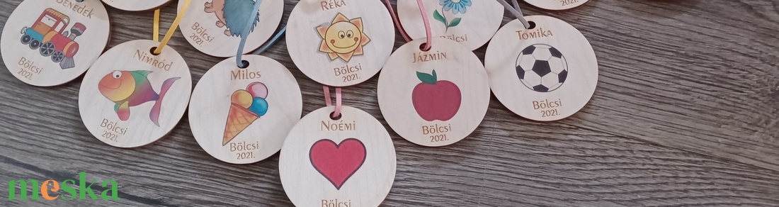 Névre szóló színes ovis-, bölcsis jelek fa korongra - játék & sport - ovis felszerelés - óvodai jelek - Meska.hu Névre szóló színes ovis-, bölcsis jelek fa korongra - játék & sport - ovis felszerelés - óvodai jelek - Meska.hu