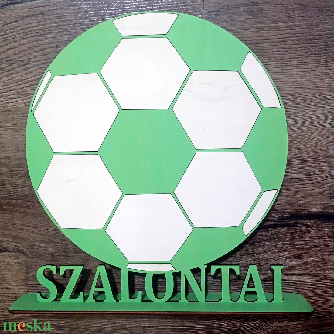 Névre szóló focis asztaldísz,  névtábla a futball szerelmeseinek - otthon & életmód - babaszoba, gyerekszoba - gyerek névtábla - Meska.hu