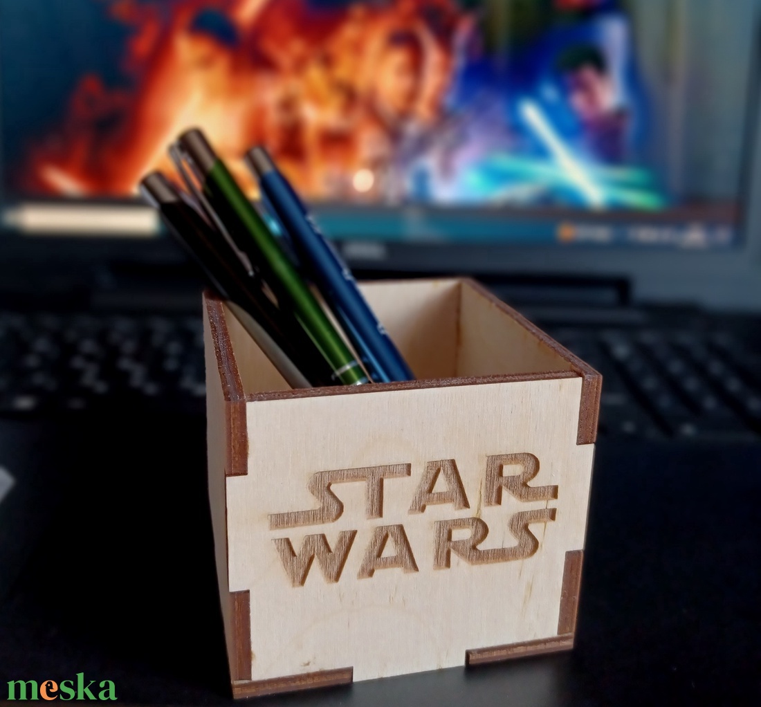 Star Wars: ceruza- és tolltartó íróasztalra fából - otthon & életmód - tárolás & rendszerezés - íróasztali tároló - Meska.hu Star Wars: ceruza- és tolltartó íróasztalra fából - otthon & életmód - tárolás & rendszerezés - íróasztali tároló - Meska.hu