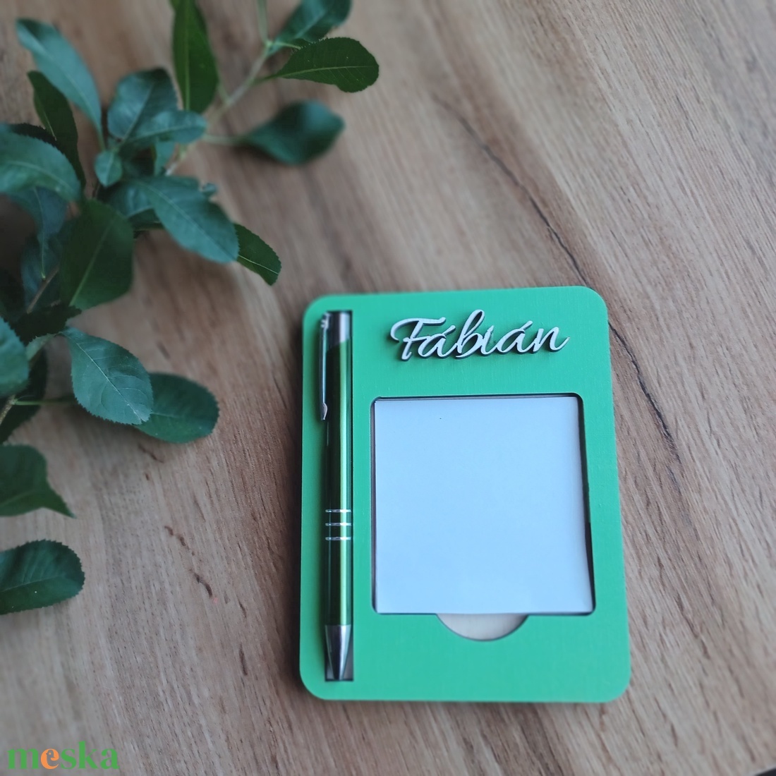 Névre szóló Post-it tartó tollal - otthon & életmód - tárolás & rendszerezés - íróasztali tároló - Meska.hu Névre szóló Post-it tartó tollal - otthon & életmód - tárolás & rendszerezés - íróasztali tároló - Meska.hu