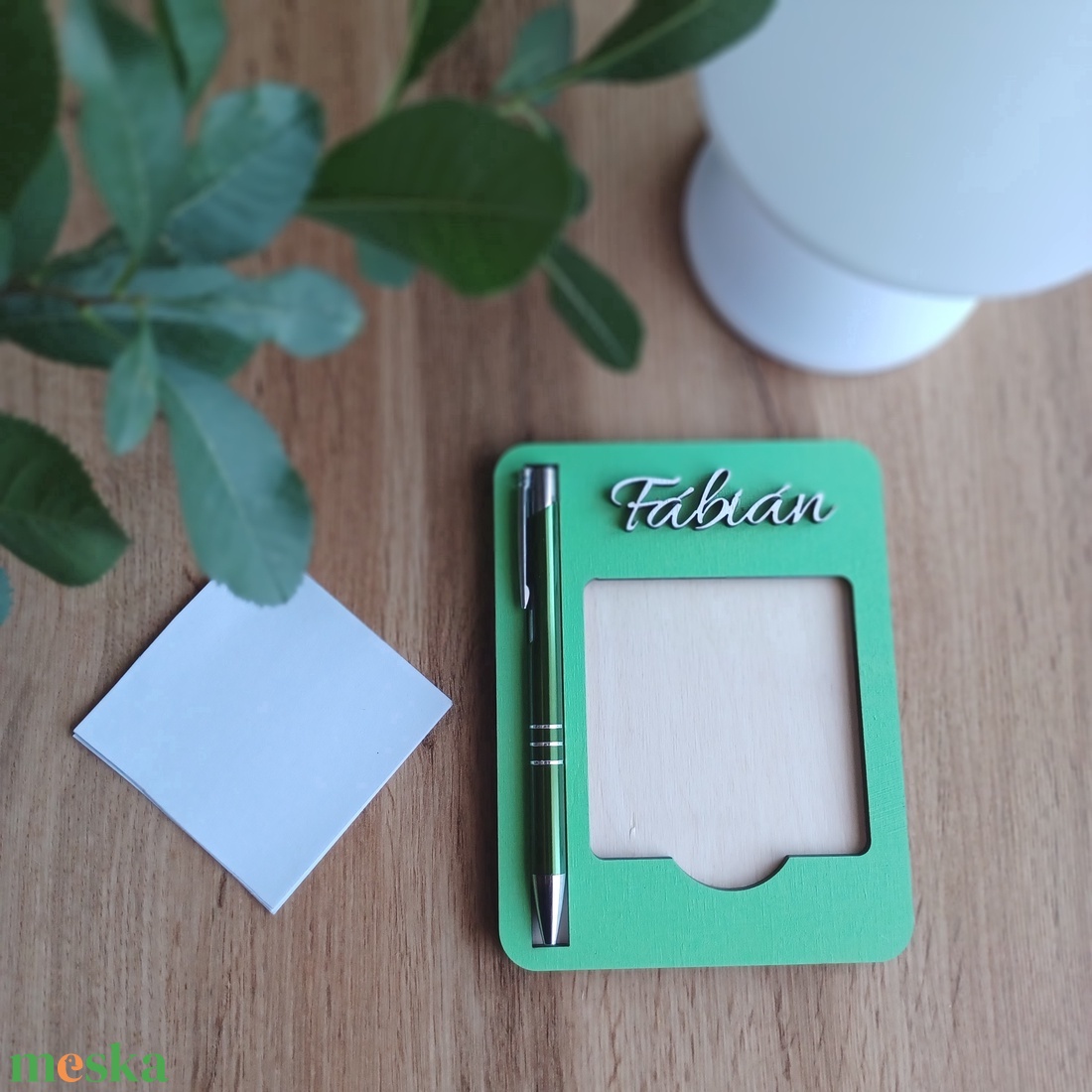 Névre szóló Post-it tartó tollal - otthon & életmód - tárolás & rendszerezés - íróasztali tároló - Meska.hu Névre szóló Post-it tartó tollal - otthon & életmód - tárolás & rendszerezés - íróasztali tároló - Meska.hu