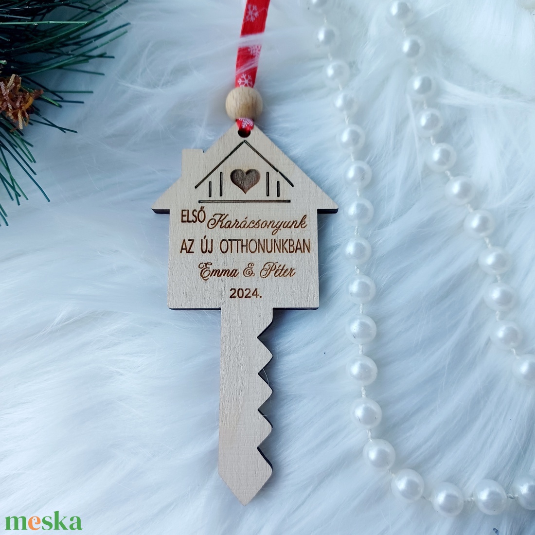 Első karácsonyunk az új otthonunkban, karácsonyfadísz, ajándékkísérő - karácsony - karácsonyi lakásdekoráció - karácsonyfadíszek - Meska.hu