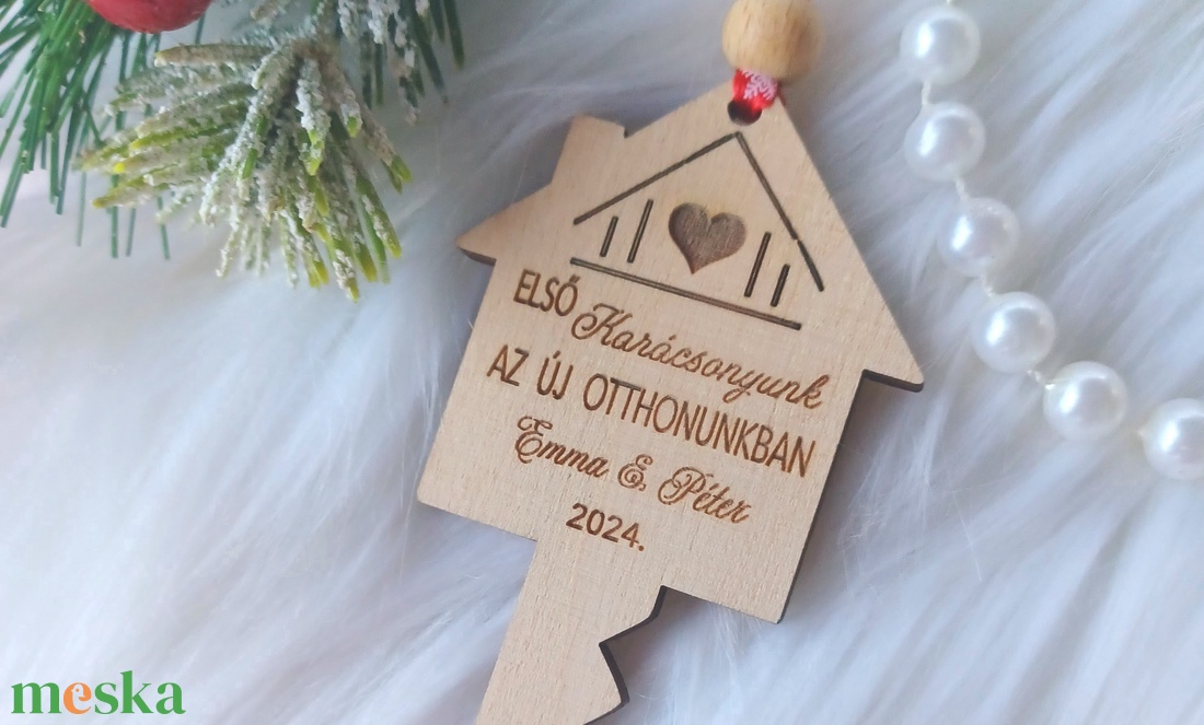 Első karácsonyunk az új otthonunkban, karácsonyfadísz, ajándékkísérő - karácsony - karácsonyi lakásdekoráció - karácsonyfadíszek - Meska.hu