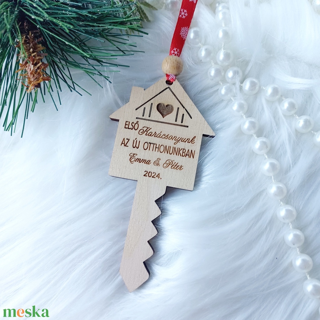 Első karácsonyunk az új otthonunkban, karácsonyfadísz, ajándékkísérő - karácsony - karácsonyi lakásdekoráció - karácsonyfadíszek - Meska.hu