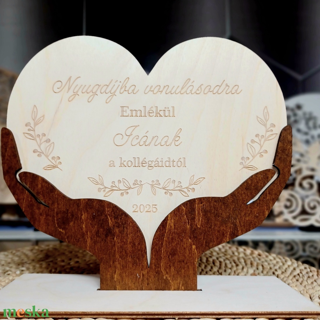 Szívből jövő emlék, fa tábla nyugdíjba vonulásra és más jeles alkalmakra - otthon & életmód - dekoráció - dísztárgy - Meska.hu