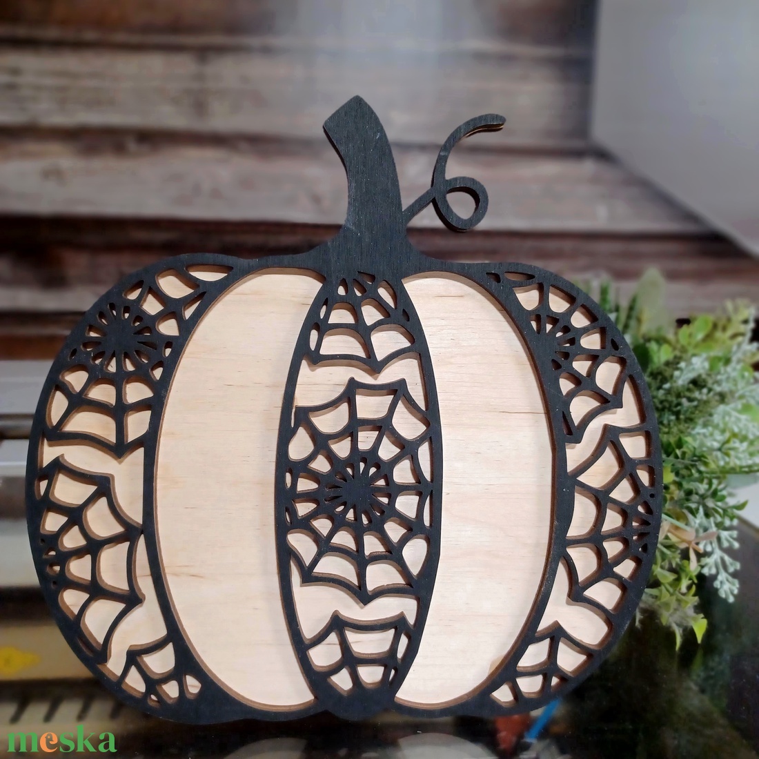 Halloween fa tök pókhálós díszítéssel - kellékek & szerszámok - dekorációs kellékek - őszi dekor - őszi dekortök - Meska.hu