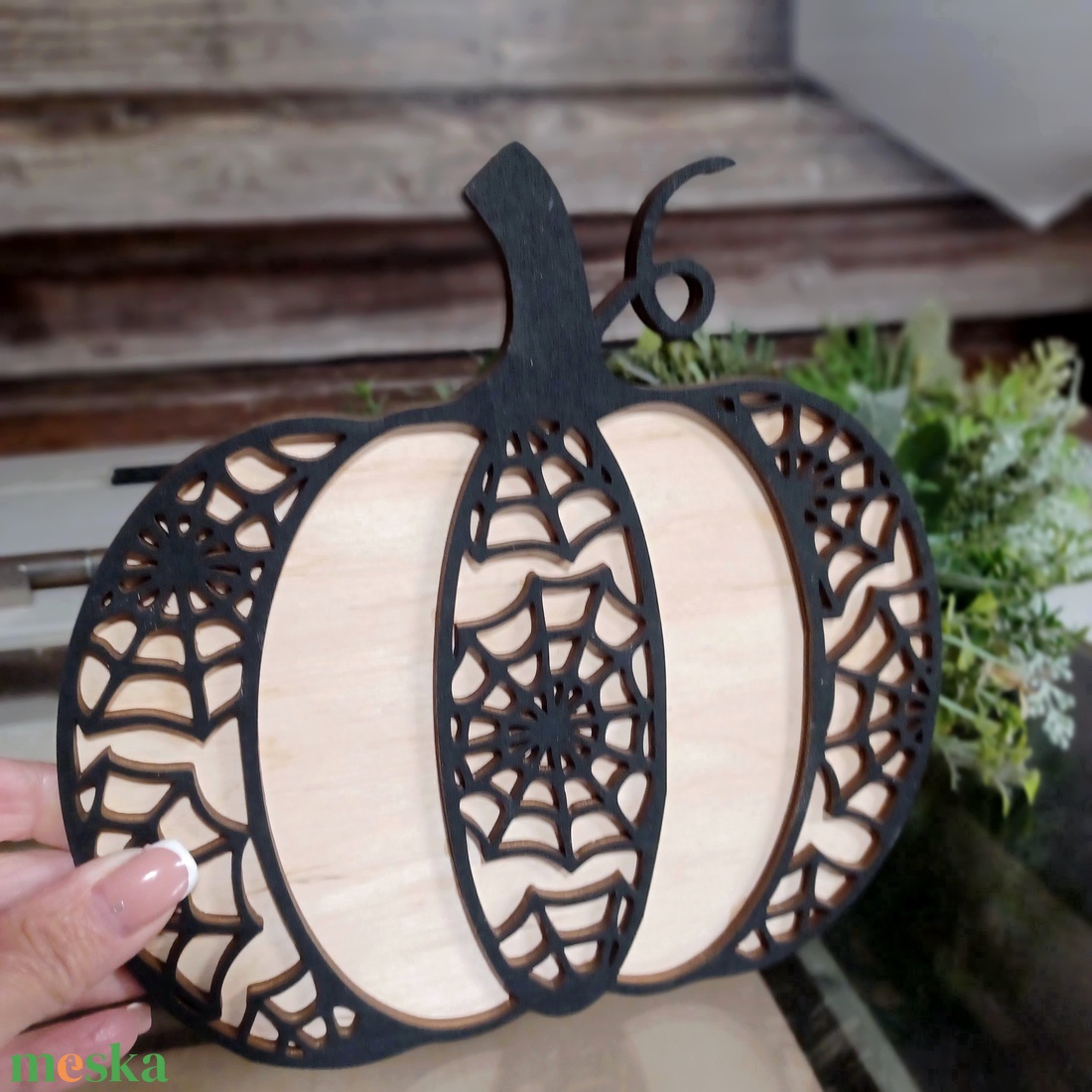 Halloween fa tök pókhálós díszítéssel - kellékek & szerszámok - dekorációs kellékek - őszi dekor - őszi dekortök - Meska.hu