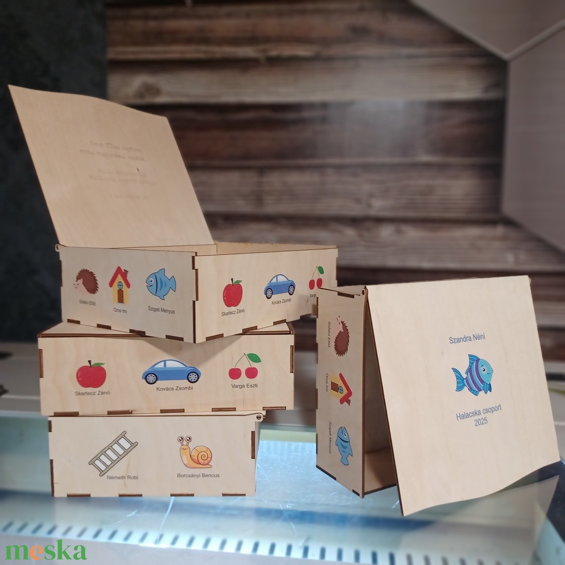 Különleges emlékdoboz,  Ballagási ajándék óvó néninek, Pedagógusoknak csoport/osztályképpel is - kellékek & szerszámok - hobby fa alapanyag - doboz - Meska.hu