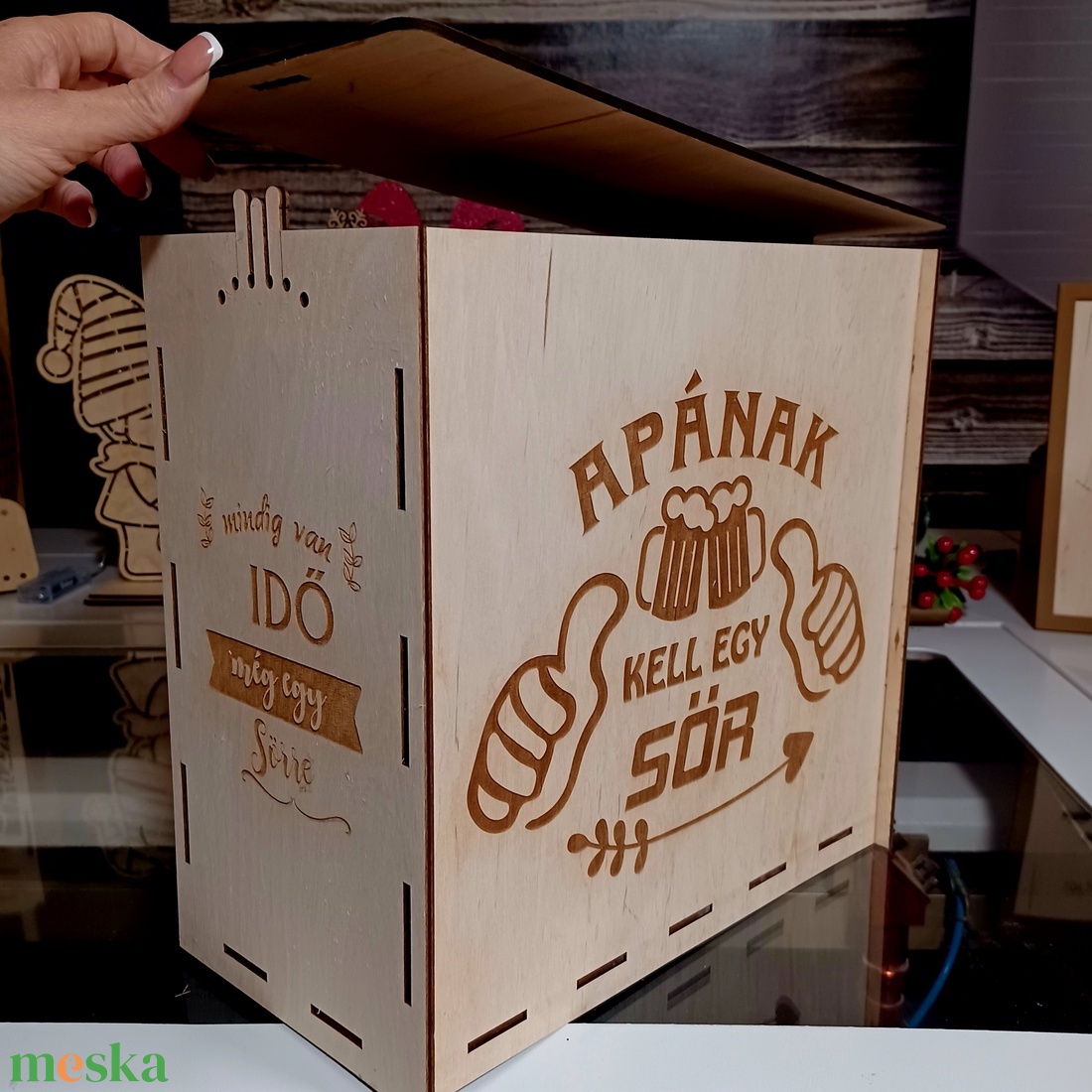 Apának kell egy sör feliratú fa sörtartó  - otthon & életmód - konyhafelszerelés, tálalás - italos kellékek - sörtartó - Meska.hu