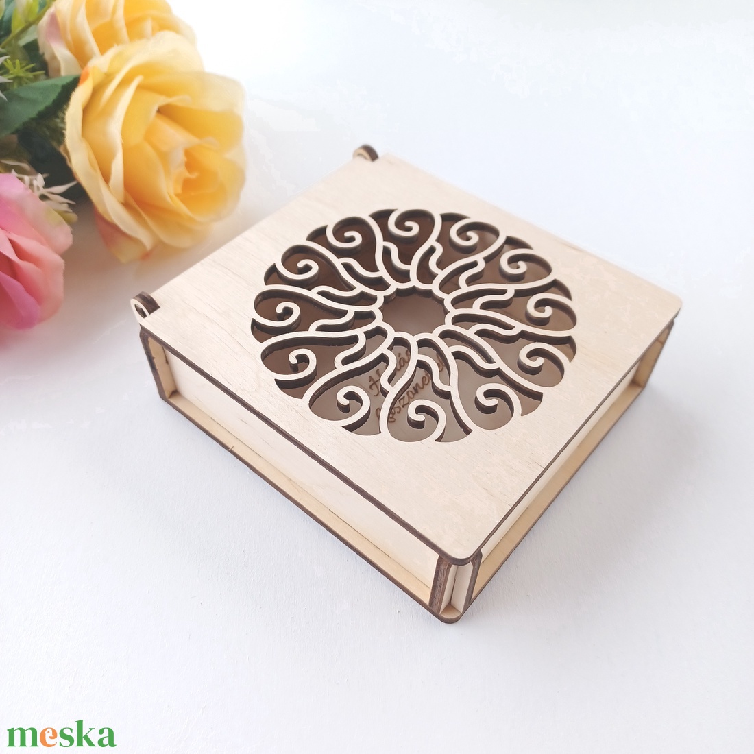 Fa ajándékdoboz egyedi gravírozással, különleges lézervágott tetővel - ékszer - ékszertartó - ékszerdoboz - Meska.hu