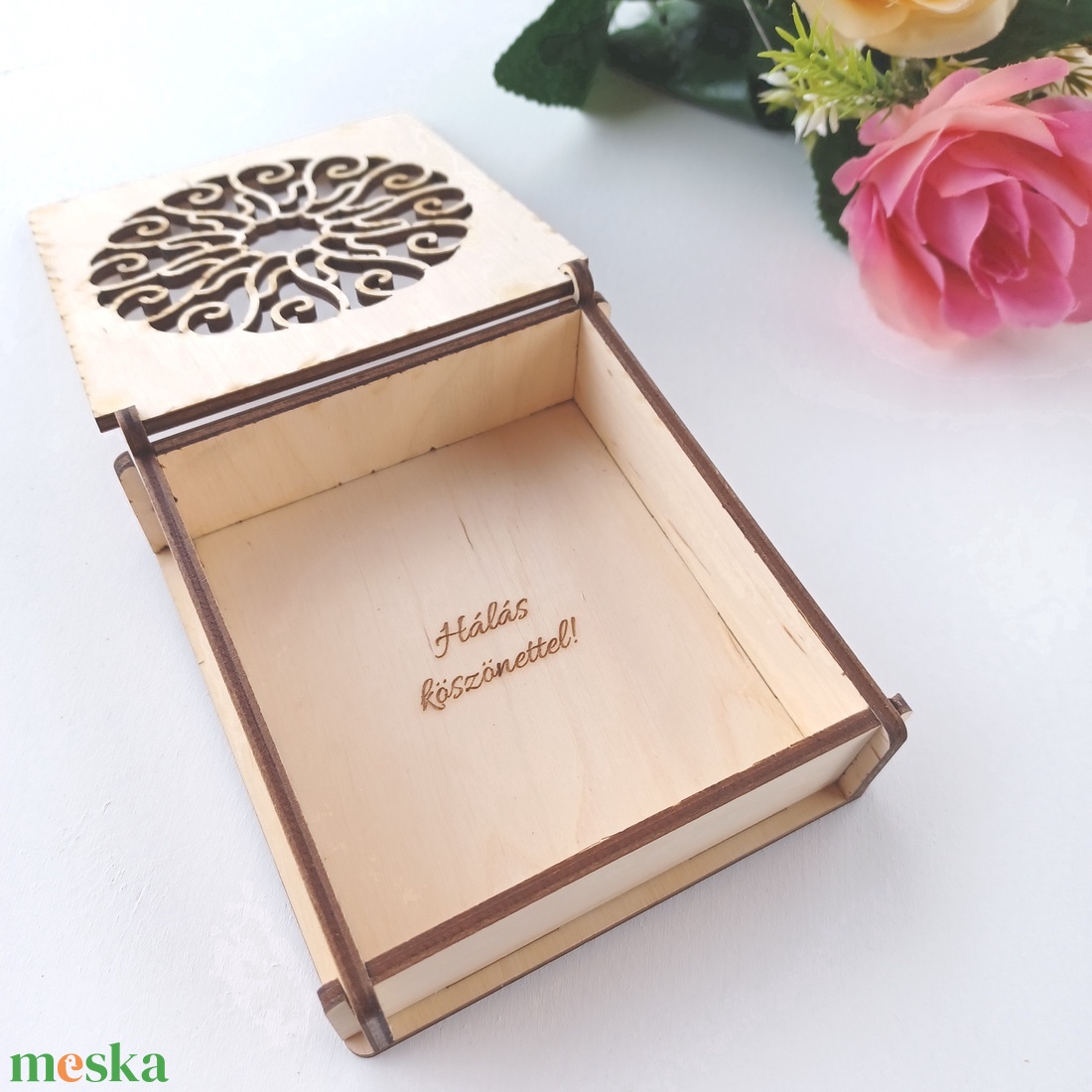 Fa ajándékdoboz egyedi gravírozással, különleges lézervágott tetővel - ékszer - ékszertartó - ékszerdoboz - Meska.hu