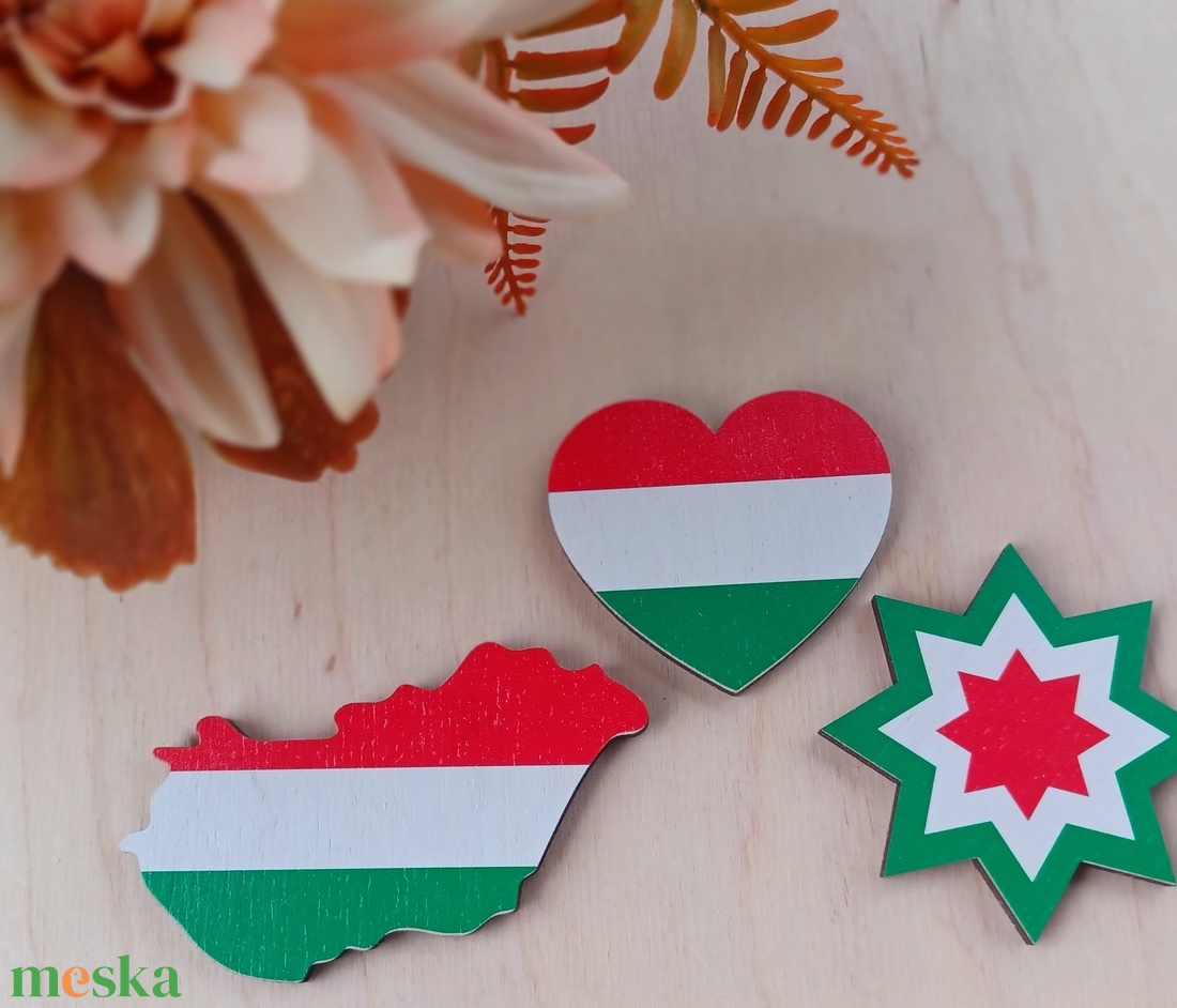 Magyar kokárda kitűző fából - ékszer - kitűző és bross - Meska.hu