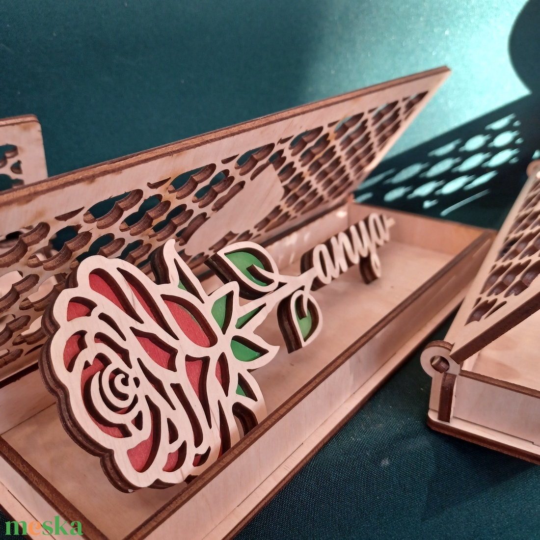 Örökrózsa lézervágott díszdobozban - otthon & életmód - virágdekoráció - virágdíszek - lézervágott virágdíszek - Meska.hu