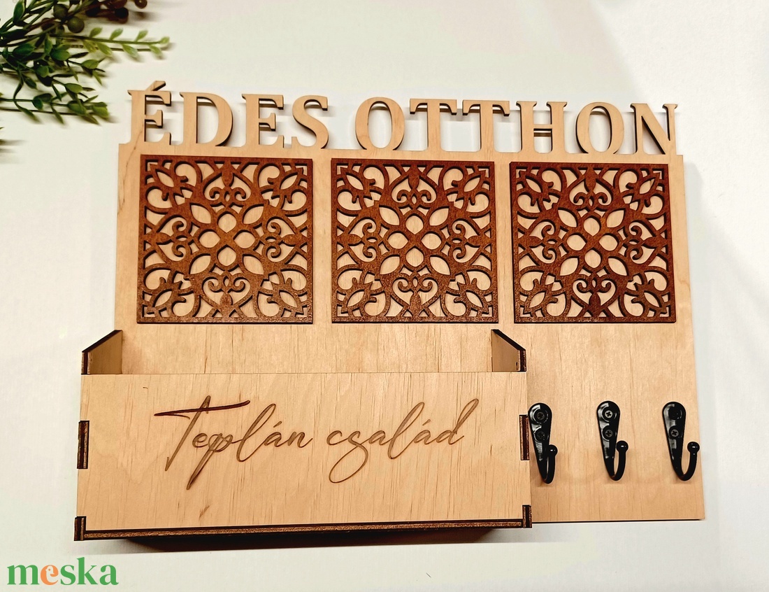 Családi névre szóló fali kulcs- és levéltartó - otthon & életmód - dekoráció - fali és függő dekoráció - fali kulcstartó - Meska.hu