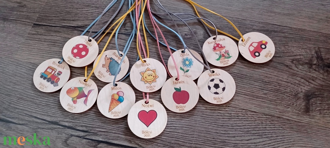 Ballagási ajándék ovisoknak, bölcsiseknek színes jelekkel - ékszer - nyaklánc - medálos nyaklánc - Meska.hu