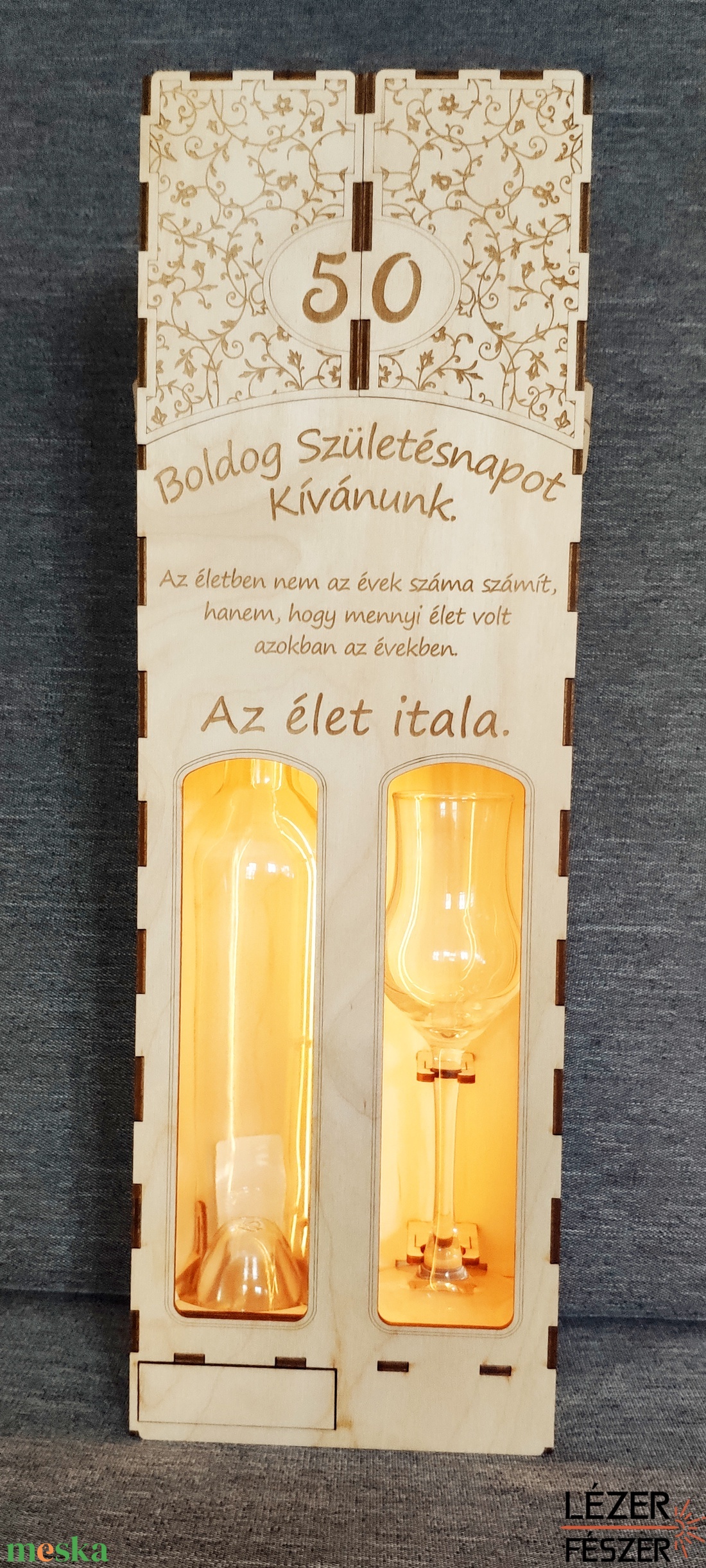 Egyedi gravírozott pálinkás díszdoboz pohárral, üveggel (ital nélkül) - esküvő - emlék & ajándék - doboz - Meska.hu Egyedi gravírozott pálinkás díszdoboz pohárral, üveggel (ital nélkül) - esküvő - emlék & ajándék - doboz - Meska.hu