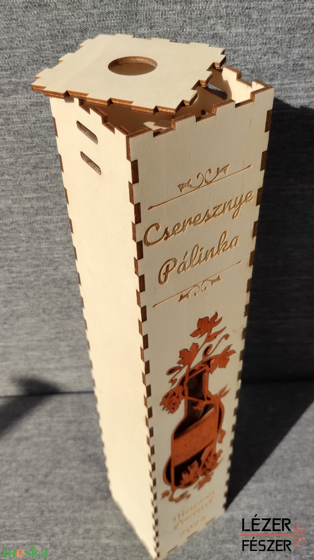 Egyedi pálinkás díszdoboz gravírozott motívummal  többféle gyümölcshöz - otthon & életmód - dekoráció - asztal és polc dekoráció - díszdoboz - Meska.hu