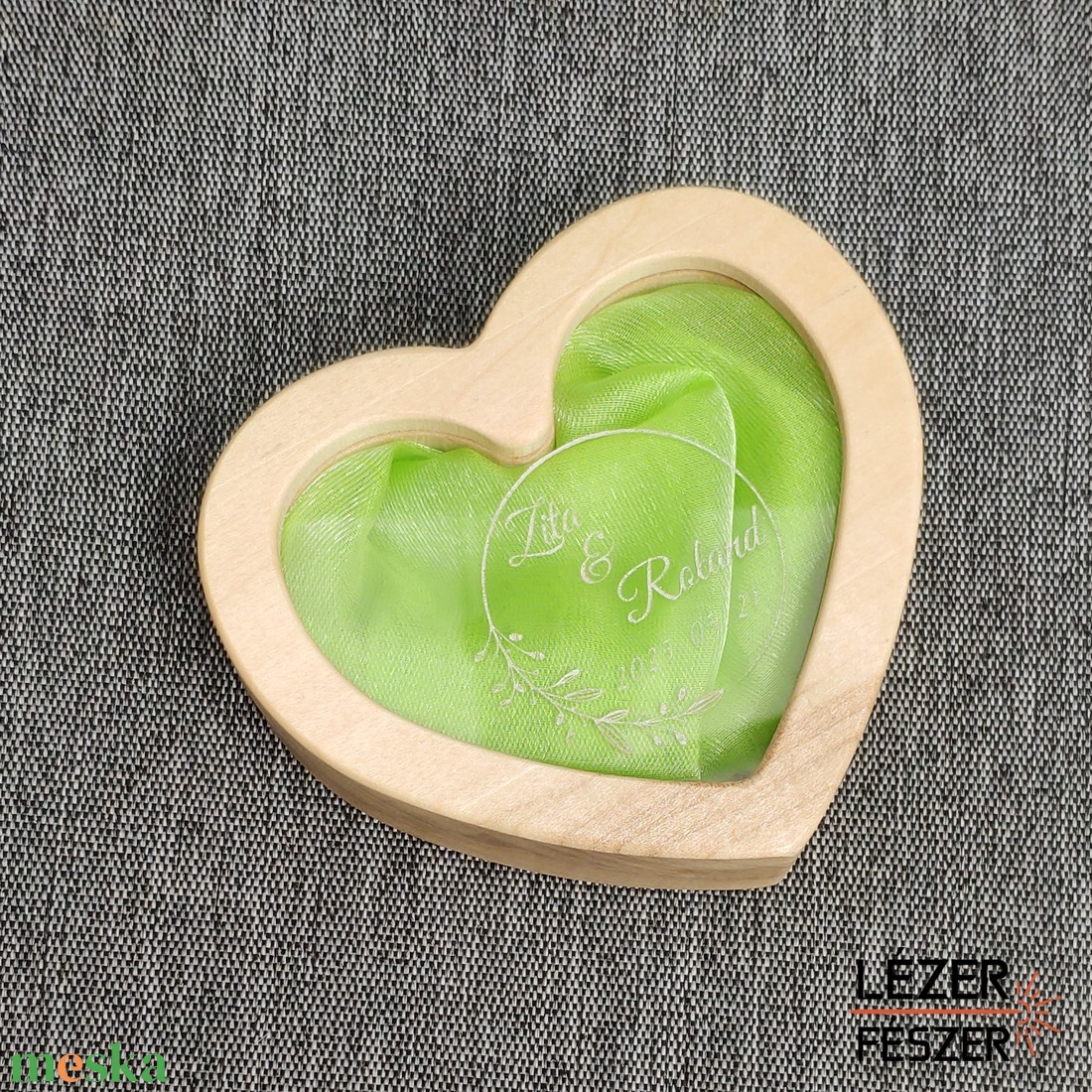 Esküvői gyűrűtartó doboz egyedi névvel és dátummal - esküvő - kiegészítők - gyűrűtartó & gyűrűpárna - Meska.hu Esküvői gyűrűtartó doboz egyedi névvel és dátummal - esküvő - kiegészítők - gyűrűtartó & gyűrűpárna - Meska.hu