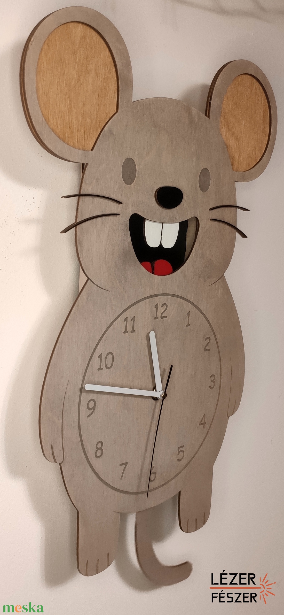 Egeres ingás falióra � mozgó farokkal, névre szóló gravírozással - otthon & életmód - dekoráció - fali és függő dekoráció - falióra & óra - Meska.hu