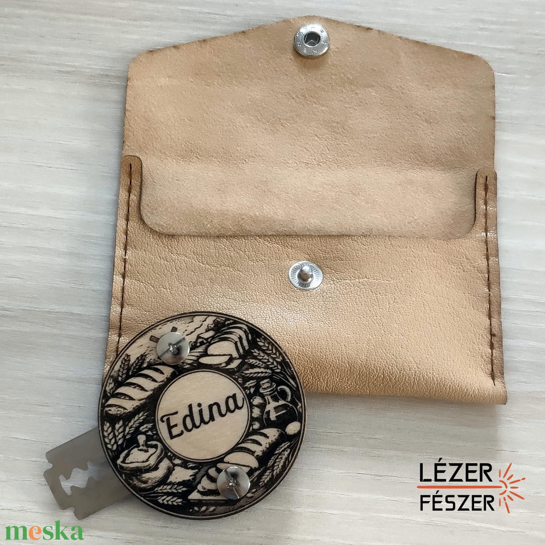 Kenyérbemetsző, kenyérmintázó, irdaló, dekoráló, cserélhető pengével! - otthon & életmód - konyhafelszerelés, tálalás - sütés, főzés - kés & késtartó - Meska.hu