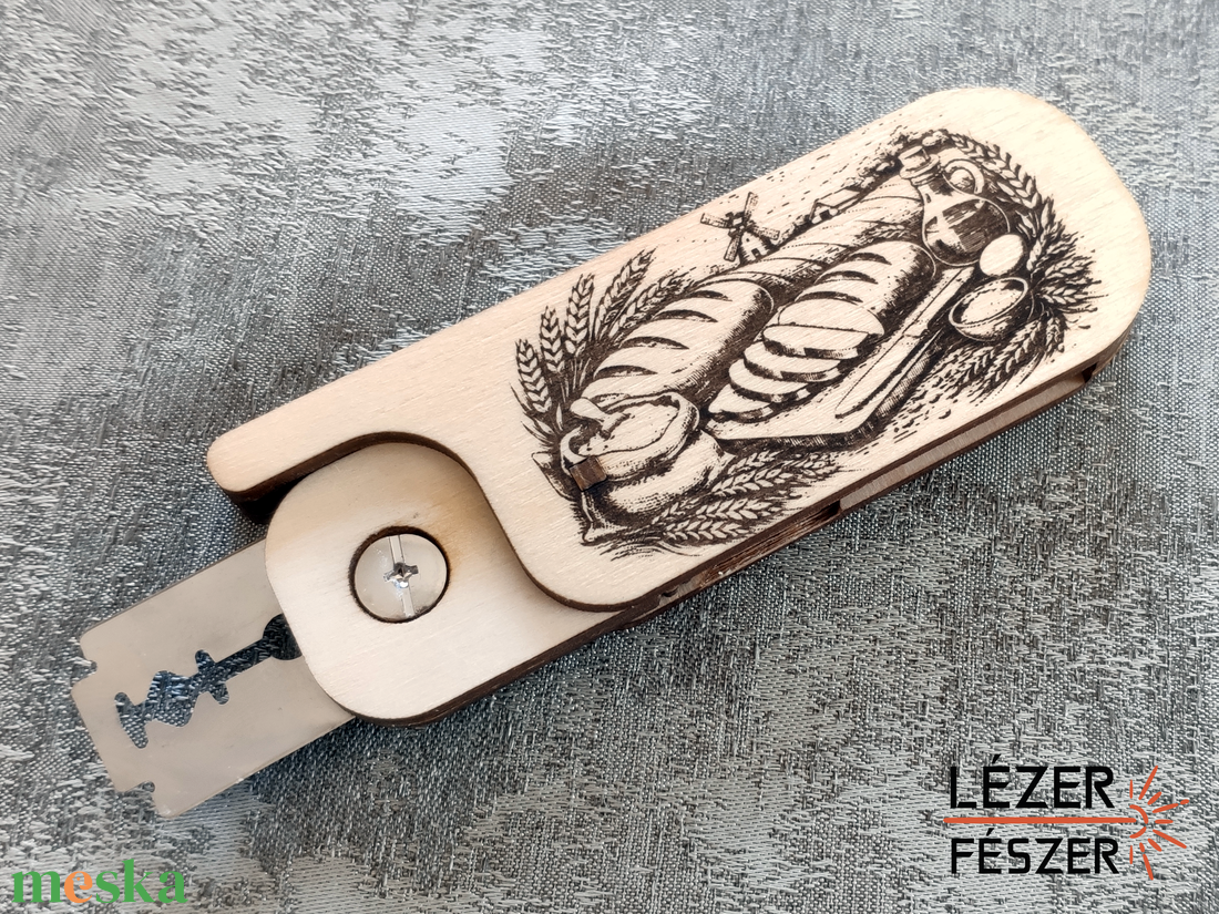 Gravírozott, behajtható kenyérirdaló �  cserélhető pengével - otthon & életmód - konyhafelszerelés, tálalás - sütés, főzés - kés & késtartó - Meska.hu