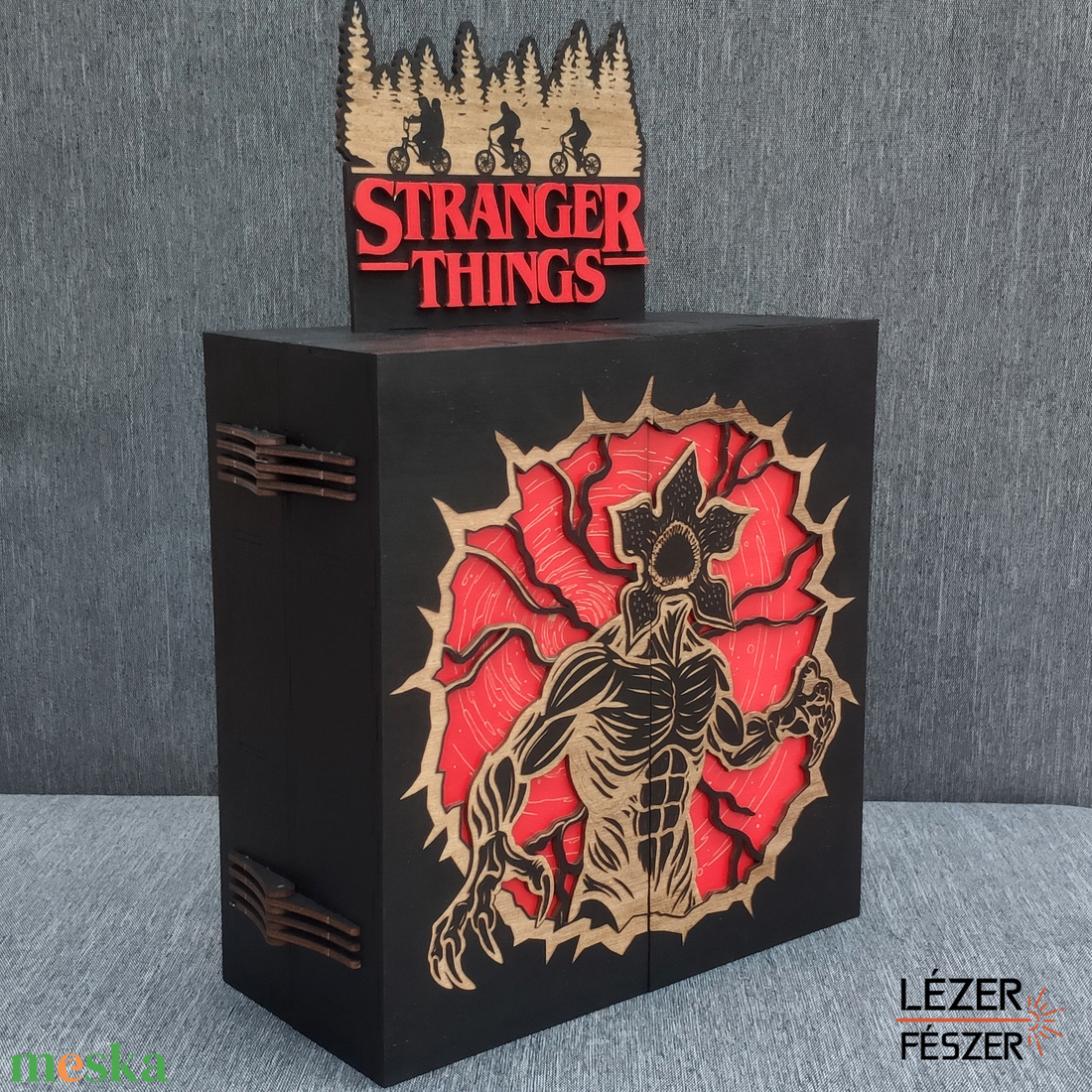 Stranger Things fa gyűjtőszekrény Kinder Joy figurákhoz - otthon & életmód - tárolás & rendszerezés - íróasztali tároló - Meska.hu