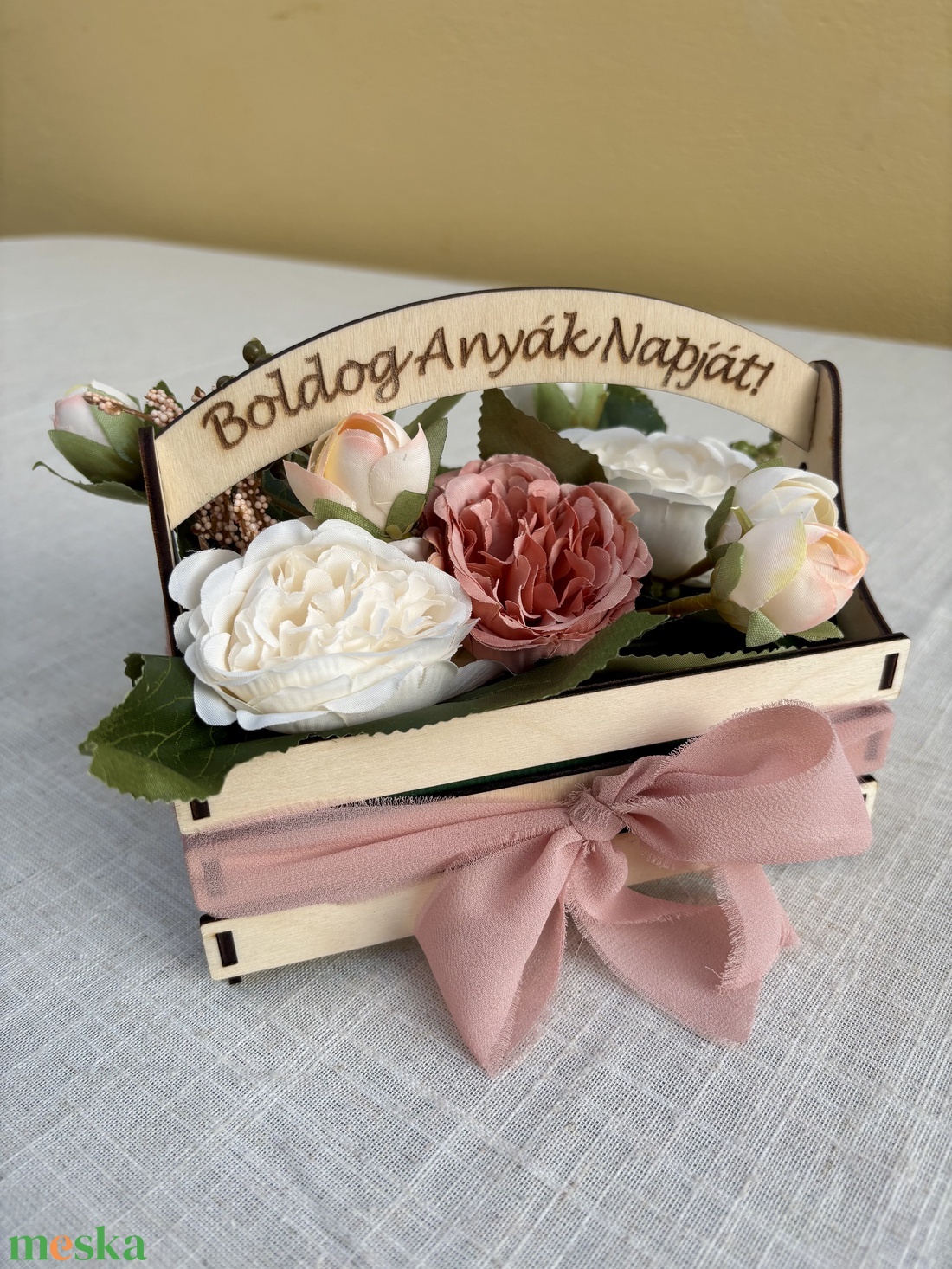 Anyák napi virágosláda - otthon & életmód - virágdekoráció - virágdíszek - asztali virágdísz - Meska.hu