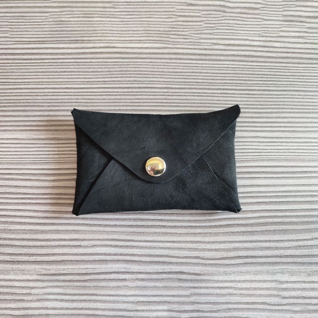 Gyűrt fekete egyfakkos kártyatartó - táska & tok - pénztárca & más tok - kártyatartó & irattartó - Meska.hu