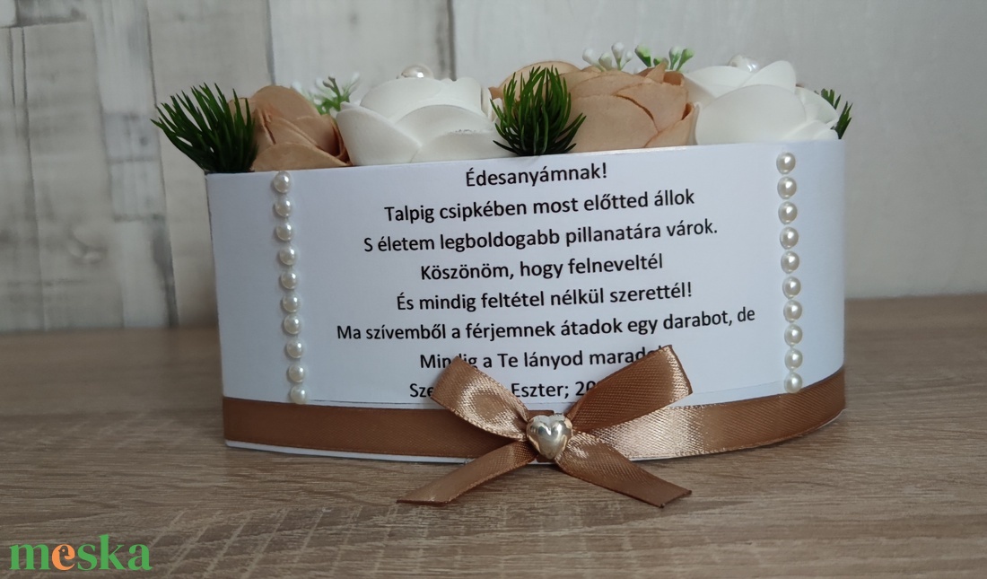 Szülőköszöntő virágbox egyedi fe kilirattal habrózsákkal nagyméretű 22 cm tea-fehér - esküvő - emlék & ajándék - szülőköszöntő ajándék - Meska.hu Szülőköszöntő virágbox egyedi fe kilirattal habrózsákkal nagyméretű 22 cm tea-fehér - esküvő - emlék & ajándék - szülőköszöntő ajándék - Meska.hu