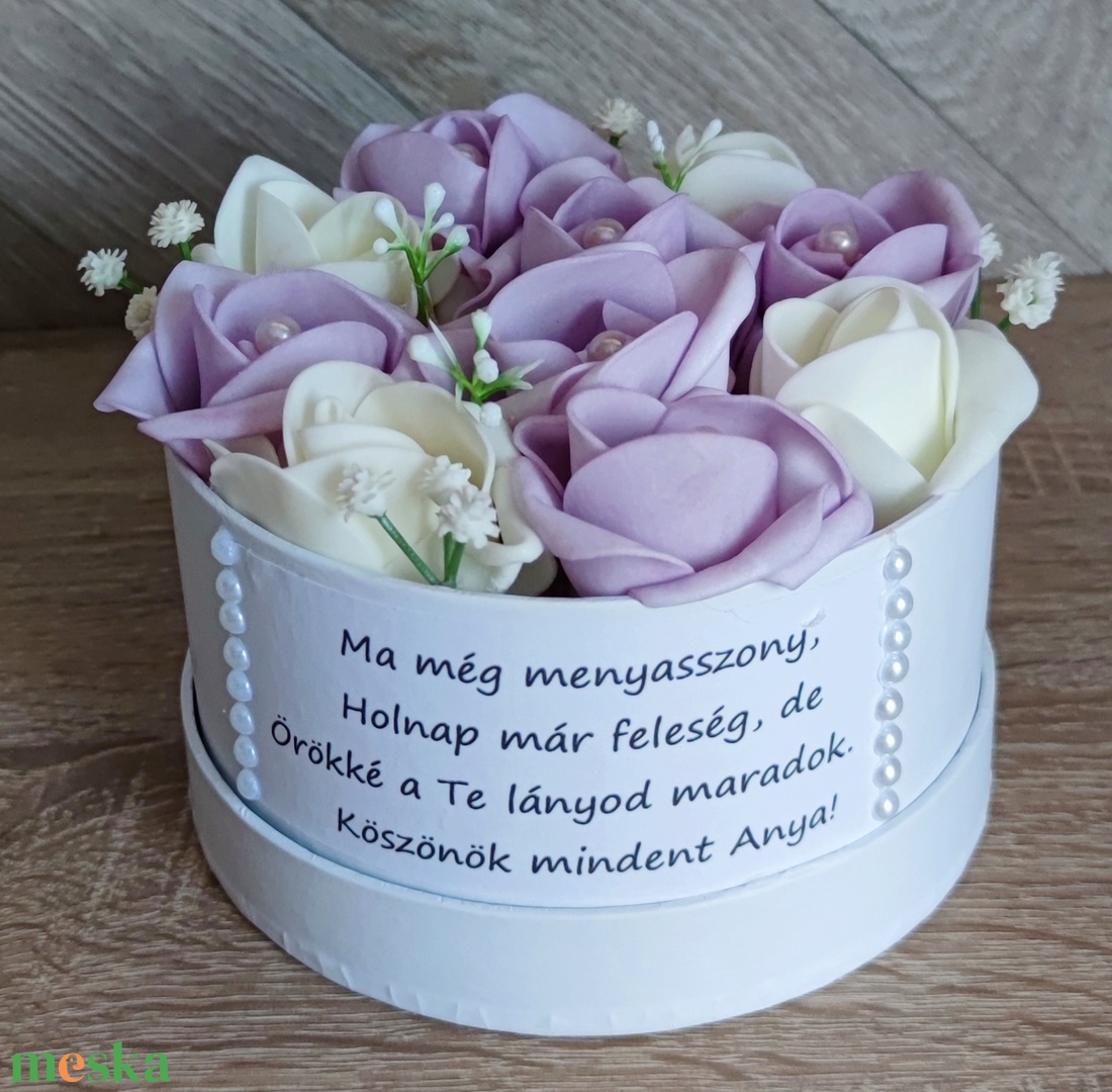 szülőköszöntő box lila-fehér - esküvő - emlék & ajándék - szülőköszöntő ajándék - Meska.hu