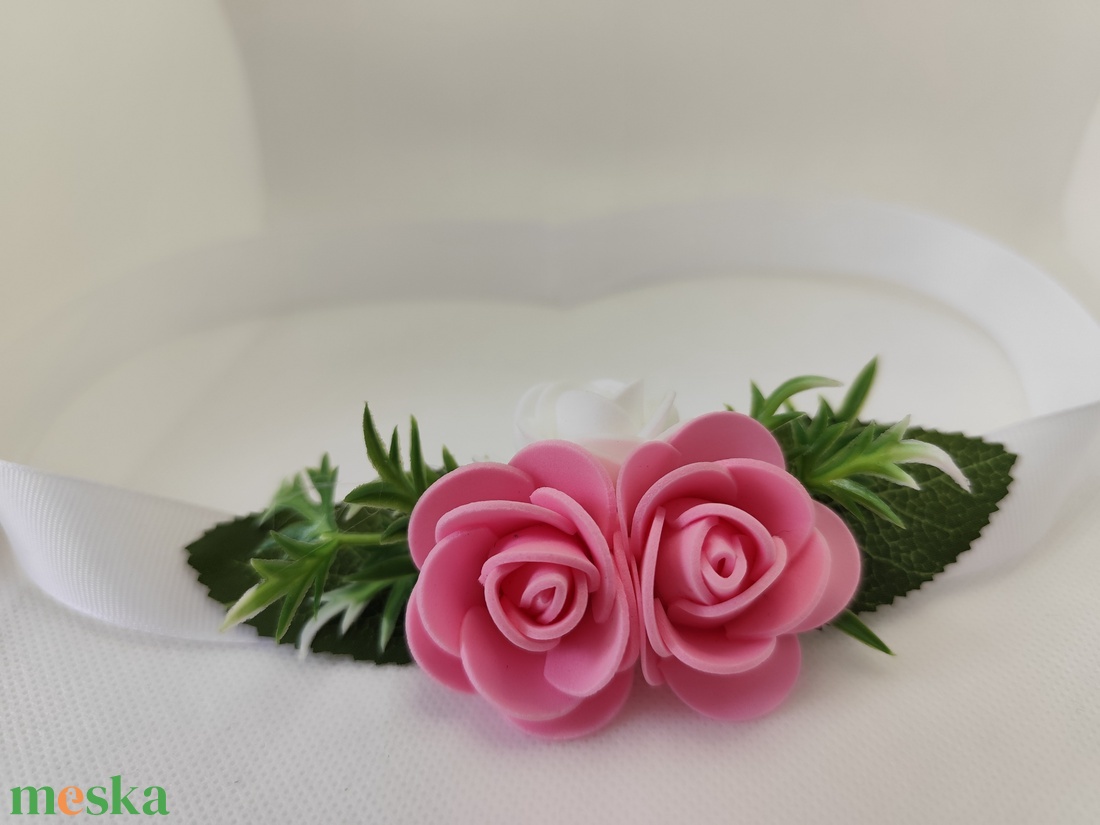 Csuklódísz magenta-fehér - esküvő - ékszer - karkötő & csuklódísz - Meska.hu Csuklódísz magenta-fehér - esküvő - ékszer - karkötő & csuklódísz - Meska.hu