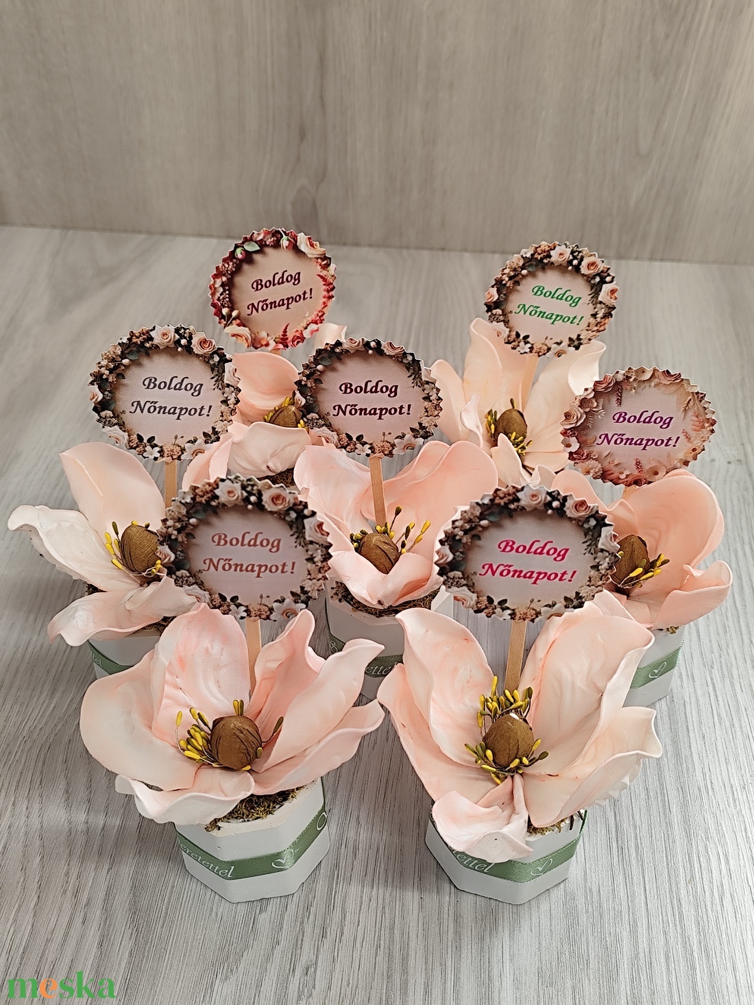 Nőnapi ajándék magnólia rokonoknak, ismerősöknek, kollégáknak - otthon & életmód - virágdekoráció - virágdíszek - asztali virágdísz - Meska.hu