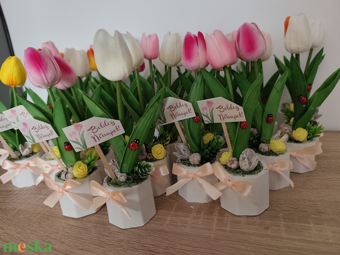 Nőnapi tulipán koll�gaknak,ismerősöknek,rokonoknak - otthon & életmód - dekoráció - asztal és polc dekoráció - asztaldísz - Meska.hu