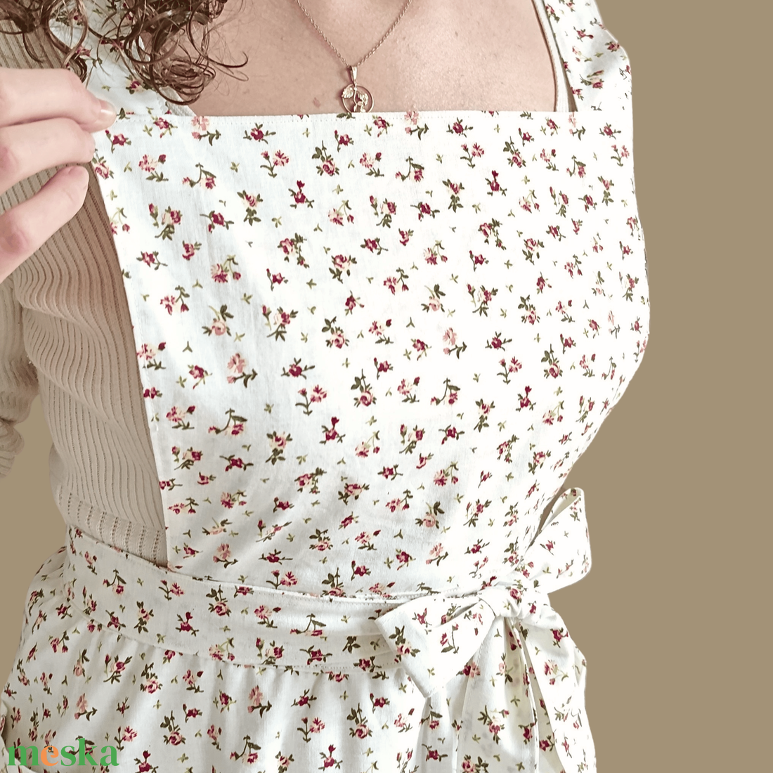 Rózsa kötény - Vintage hangulat, praktikus kialakítás, 100% pamut - otthon & életmód - konyhafelszerelés, tálalás - konyhai textil - kötény - Meska.hu