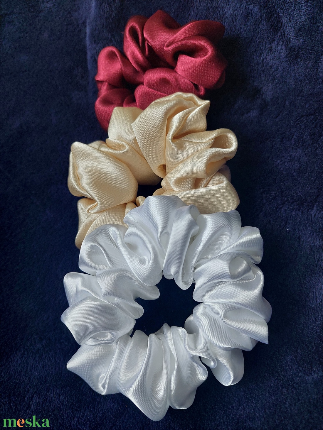 Krisztina - Hófehér scrunchie hajgumi - ruha & divat - hajdísz & hajcsat - hajgumi - Meska.hu