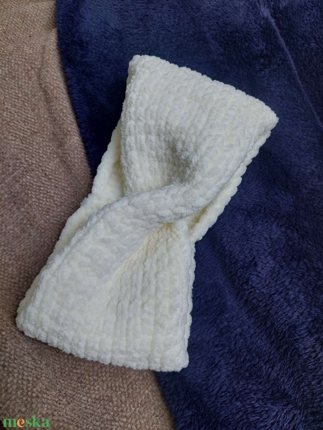 Csavaros pihe-puha kötött fejpánt - ruha & divat - sál, sapka, kendő - fejpánt - Meska.hu