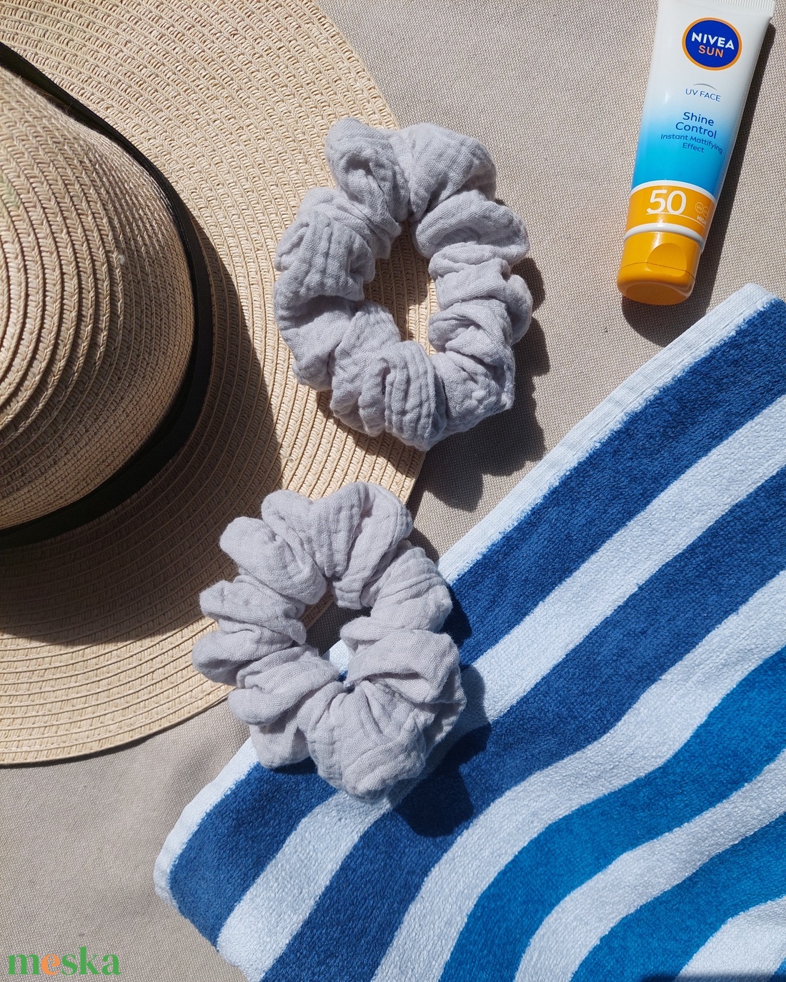 Duplagéz hajgumi (Scrunchie) � Strandbiztos és puha nyári viselet (Szürke) - ruha & divat - hajdísz & hajcsat - hajgumi - Meska.hu