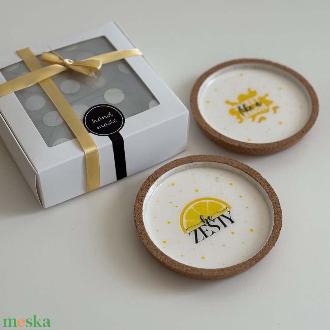 Citromos parafa alátét szett � Be Zesty és Sweet Like a Lemon � egyedi mintás, 2 db, ajándékdobozban - otthon & életmód - konyhafelszerelés, tálalás - tálalás - tányér- és poháralátét - Meska.hu
